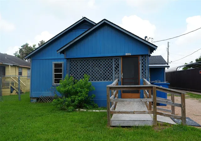 1st image of 1337 3rd St, Hempstead, TX 77445 | MLS# 89704829