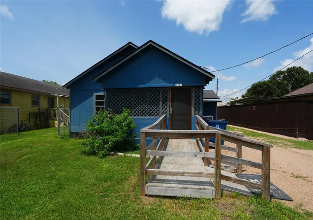 2nd image of 1337 3rd St, Hempstead, TX 77445 | MLS# 89704829