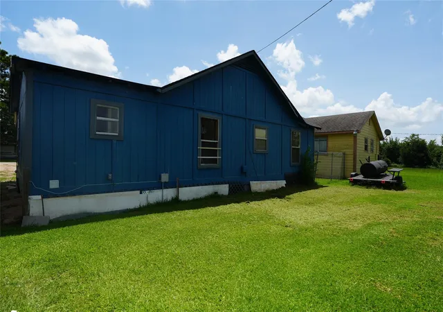 3rd image of 1337 3Rd St, Hempstead, TX 77445 | MLS# 89704829