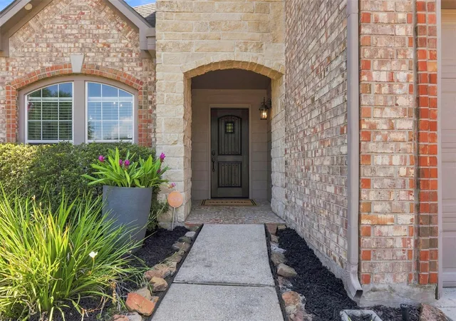 Photo 3 of Sale Pending at 1277 Ocean Manor Lane, League City, TX 77573 | MLS# 24317016 | Listing updated on 2026-09-21