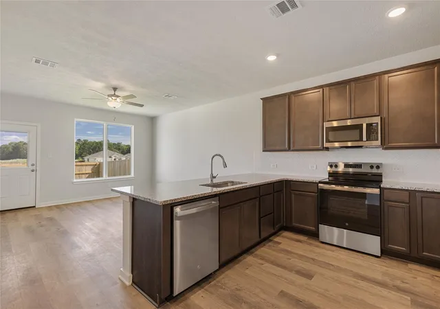 5th image of 308 Rockbridge Dr, Huntsville, TX 77340 | MLS# 93281174