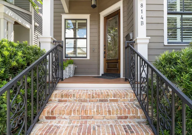 Photo 2 of Sale Pending at 814 Ashland St #B, Houston, TX 77007 | MLS# 32337061 | Listing updated on 2026-09-16