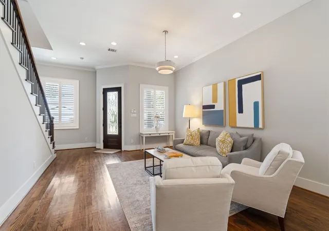 Photo 3 of Sale Pending at 814 Ashland St #B, Houston, TX 77007 | MLS# 32337061 | Listing updated on 2026-09-16