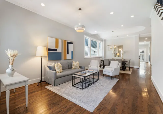 Photo 3 of Sale Pending at 814 Ashland St #B, Houston, TX 77007 | MLS# 32337061 | Listing updated on 2026-09-16
