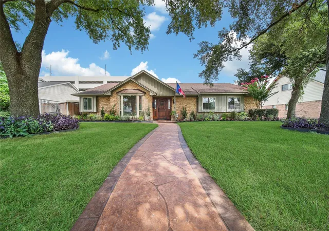 Photo 1 of Sale Pending at 2415 Brookmere Dr, Houston, TX 77008 | MLS# 13105966 | Listing updated on 2026-08-22