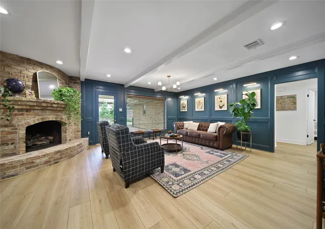 Photo 3 of Sale Pending at 2415 Brookmere Dr, Houston, TX 77008 | MLS# 13105966 | Listing updated on 2026-08-22