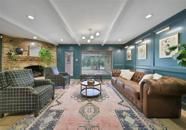 Photo 3 of Sale Pending at 2415 Brookmere Dr, Houston, TX 77008 | MLS# 13105966 | Listing updated on 2026-08-22