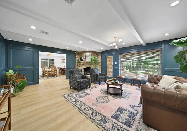 Photo 4 of Sale Pending at 2415 Brookmere Dr, Houston, TX 77008 | MLS# 13105966 | Listing updated on 2026-08-22