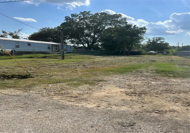 Photo 2 of Land for sale at 310 Olive St, El Campo, TX 77437 | MLS# 61341167 | Listing updated on 2026-09-10