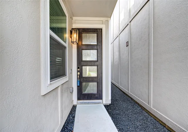 Photo 3 of Sale Pending at 9822 Heritage Run Ln, Houston, TX 77080 | MLS# 16913362 | Listing updated on 2026-09-02