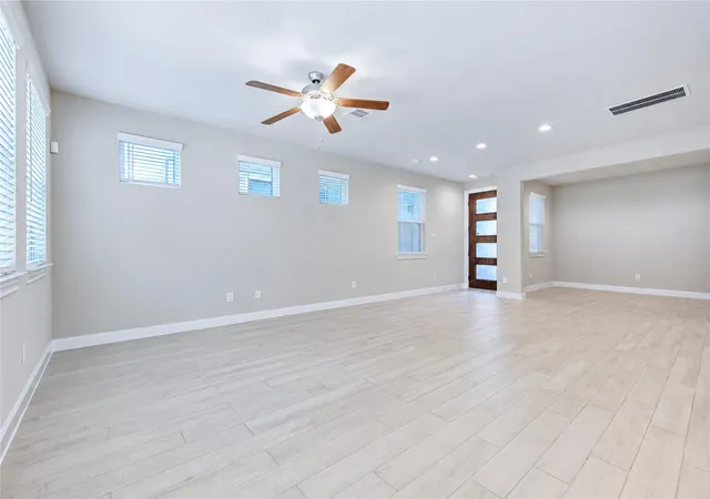 Photo 3 of Sale Pending at 9822 Heritage Run Ln, Houston, TX 77080 | MLS# 16913362 | Listing updated on 2026-09-02