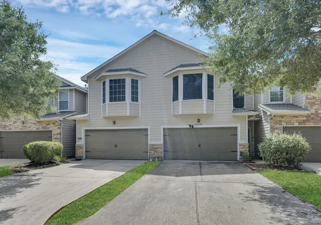 Townhouse for sale at 11620 Champions Green Drve Dr, Houston, TX 77066 | MLS# 84593509