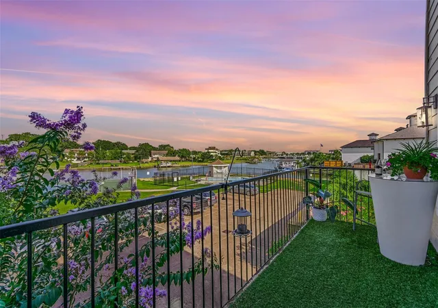 Townhouse for sale at 1900 Lakeside Dr, Seabrook, TX 77586 | MLS# 79296804