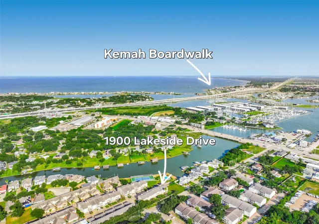 Photo 3 of Townhouse for sale at 1900 Lakeside Dr, Seabrook, TX 77586 | MLS# 79296804 | Listing updated on 2026-08-25
