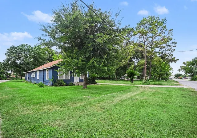 Photo 3 of Single family home for sale at 4810 Holly Ave, Pasadena, TX 77503 | MLS# 43923661 | Listing updated on 2026-10-02
