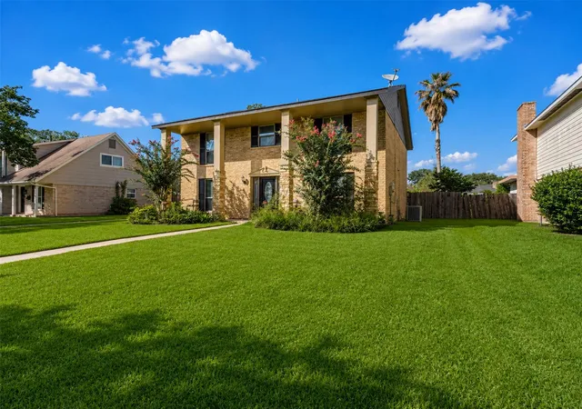 Photo 3 of Single family home for sale at 10819 Sagetrail Dr, Houston, TX 77089 | MLS# 57236778 | Listing updated on 2026-08-27
