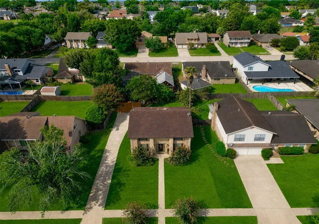 Photo 4 of Single family home for sale at 10819 Sagetrail Dr, Houston, TX 77089 | MLS# 57236778 | Listing updated on 2026-08-27