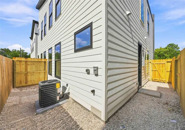 27th image of 9108 Coffee St #A-B, Houston, TX 77033 | MLS# 39686968