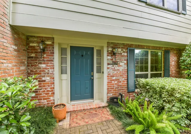 1st image of 5863 Doliver Dr #16, Houston, TX 77057 | MLS# 2630495