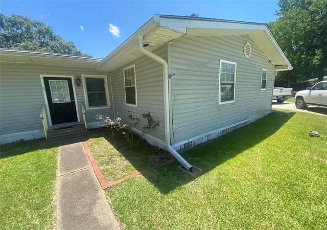 Photo 2 of Sale Pending at 295 Lazy Holw Ln, Livingston, TX 77351 | MLS# 37088451 | Listing updated on 2026-09-17