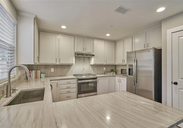 4th image of 38 E Gaslight Pl, Spring, TX 77382 | MLS# 83060419