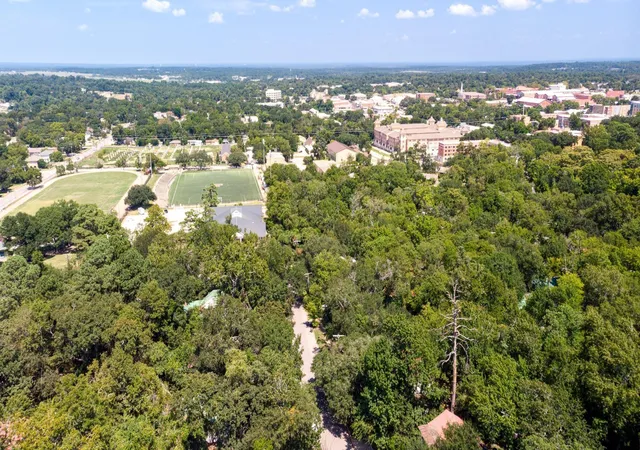 2nd image of 1421st Ave 20 1/2nd St, Huntsville, TX 77340