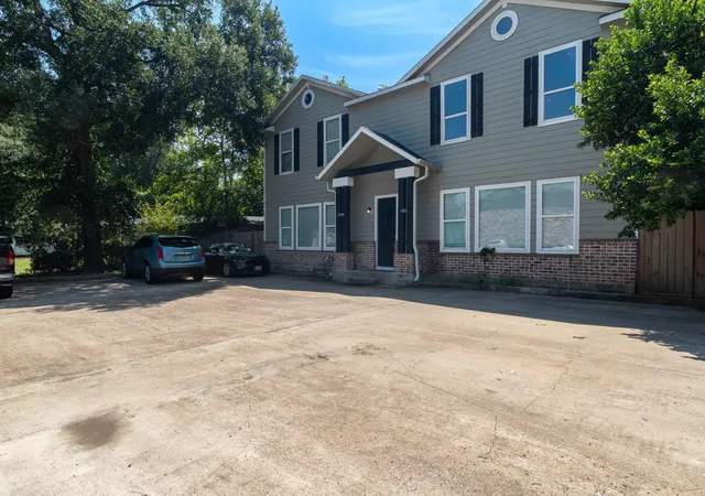 2nd image of 1421 Avenue 20 1/2 St #A /B, Huntsville, TX 77340 | MLS# 28364071