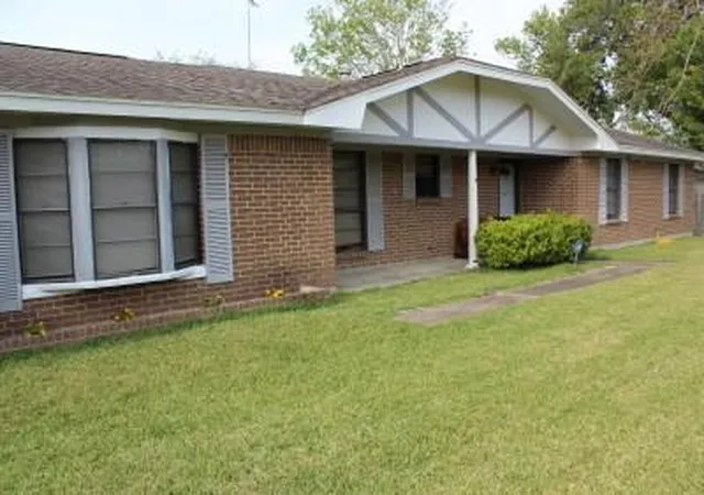 2nd image of 300 E Austin Ave, Palacios, TX 77465 | MLS# 50941001