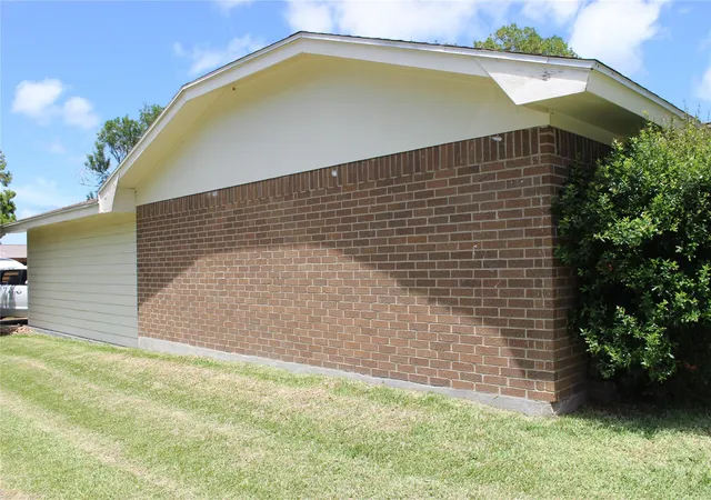 3rd image of 300 E Austin Ave, Palacios, TX 77465 | MLS# 50941001