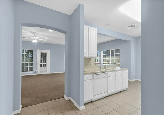 4th image of 2815 Kings Crossing Dr #219, Kingwood, TX 77345 | MLS# 82620575