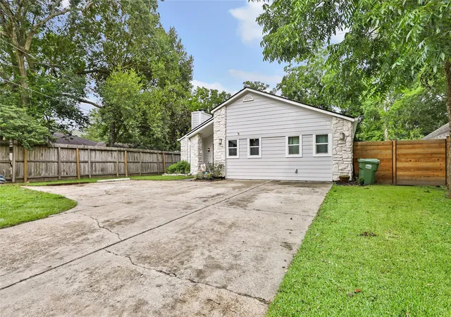Photo 2 of Single family home for sale at 610 Maryland St, Liberty, TX 77575 | MLS# 94863449 | Listing updated on 2026-09-28