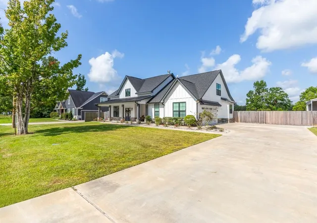 2nd image of 670 Dayna Ln, Sour Lake, TX 77659 | MLS# 24778633