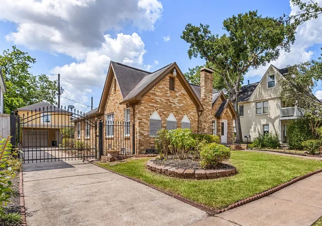 Photo 3 of Single family home for sale at 2141 Colquitt St, Houston, TX 77098 | MLS# 44539642 | Listing updated on 2026-08-11
