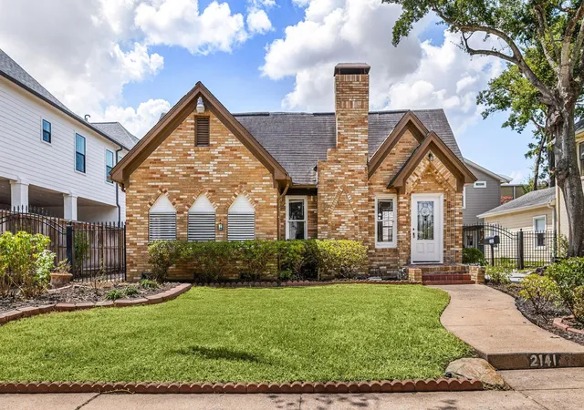 Photo 3 of Single family home for sale at 2141 Colquitt St, Houston, TX 77098 | MLS# 44539642 | Listing updated on 2026-08-11