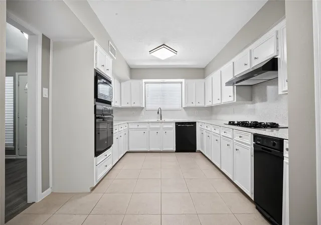 3rd image of 1746 Cloister Dr #6, Crosby, TX 77532 | MLS# 37971110
