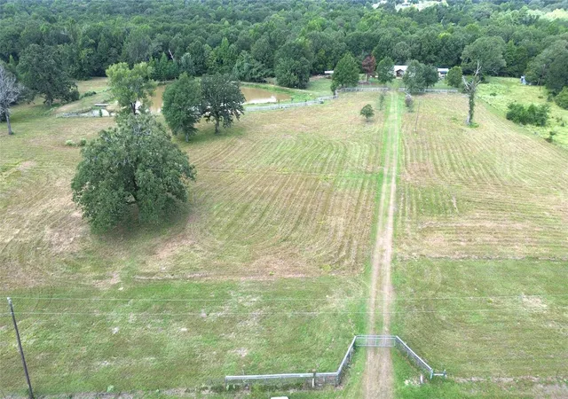 4th image of 6533 Cr 233, Centerville, TX 75833 | MLS# 82168782
