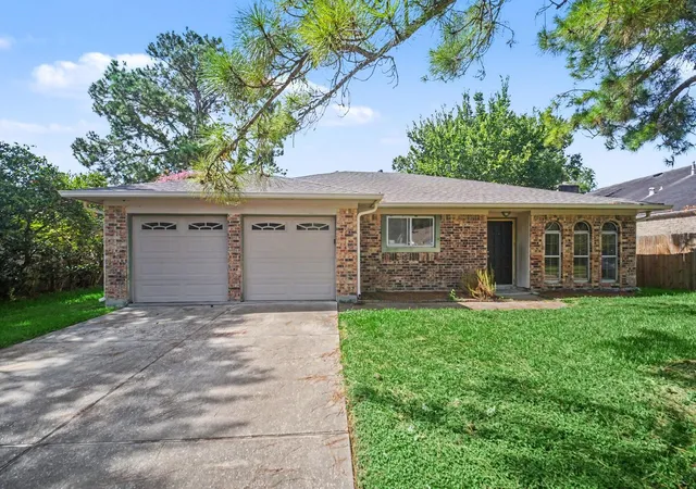 Photo 1 of Single family home for sale at 16463 Hickory Knoll Dr, Houston, TX 77059 | MLS# 57596340 | Listing updated on 2026-08-13