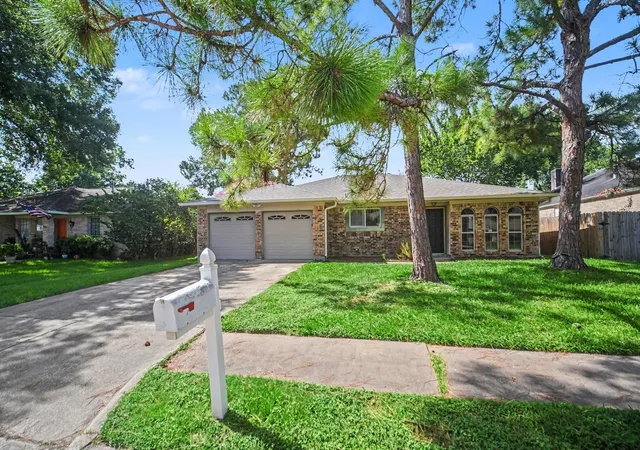 Photo 3 of Single family home for sale at 16463 Hickory Knoll Dr, Houston, TX 77059 | MLS# 57596340 | Listing updated on 2026-08-13