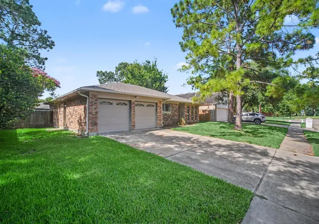 Photo 3 of Single family home for sale at 16463 Hickory Knoll Dr, Houston, TX 77059 | MLS# 57596340 | Listing updated on 2026-08-13