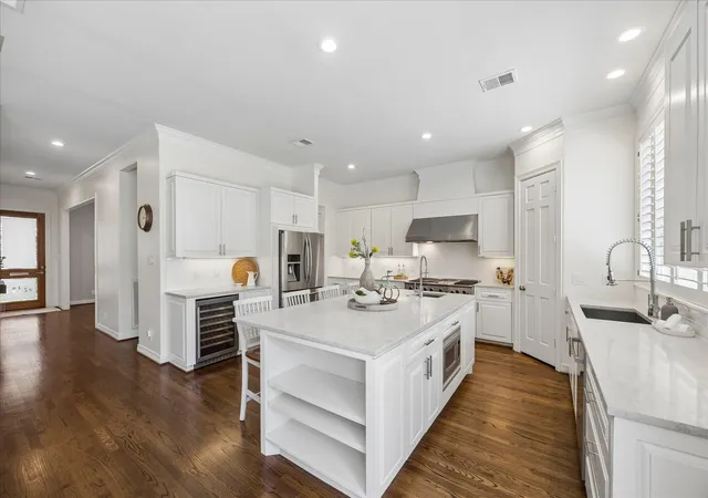 Photo 2 of Sale Pending at 4111 Sunset Blvd, Houston, TX 77005 | MLS# 80018505 | Listing updated on 2026-09-01