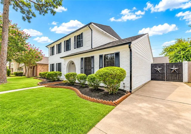 Photo 4 of Single family home for sale at 16011 Pinyon Crk Dr, Houston, TX 77095 | MLS# 50068349 | Listing updated on 2026-09-12