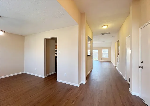 5th image of 16915 Lighthouse View Dr, Friendswood, TX 77546 | MLS# 48845456