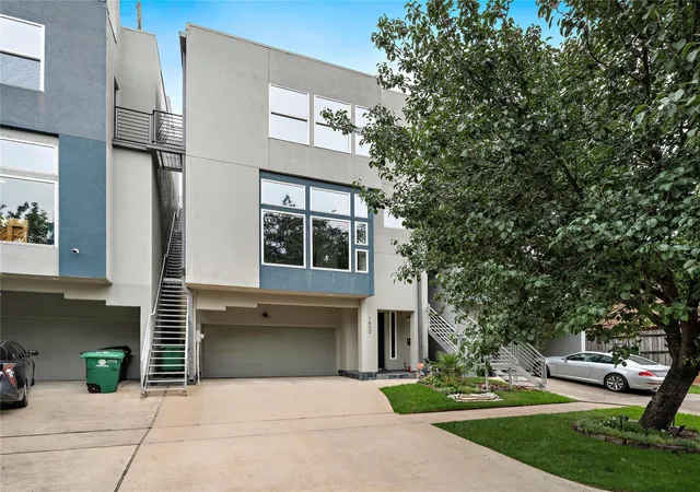 3rd image of 1822 Brun St, Houston, TX 77019 | MLS# 81583977