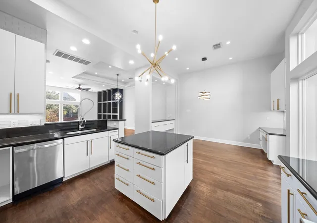 5th image of 1822 Brun St, Houston, TX 77019 | MLS# 81583977