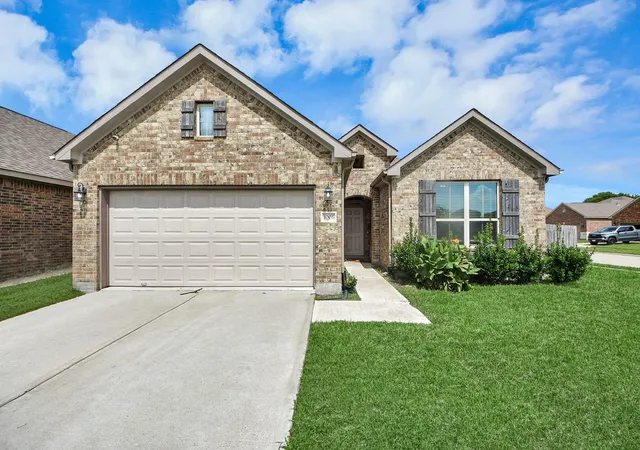 Photo 3 of Single family home for sale at 3006 Royal Albatross Dr, Texas City, TX 77590 | MLS# 10733726 | Listing updated on 2026-09-20