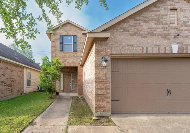 Photo 2 of Single family home for sale at 9408 Savannah Holly Dr, Houston, TX 77075 | MLS# 33840746 | Listing updated on 2026-09-15