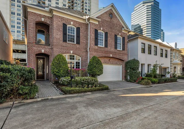 1st image of 41 Wynden Oaks Dr, Houston, TX 77056 | MLS# 58079049