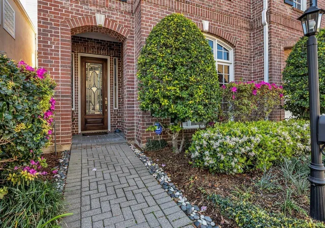 2nd image of 41 Wynden Oaks Dr, Houston, TX 77056 | MLS# 58079049