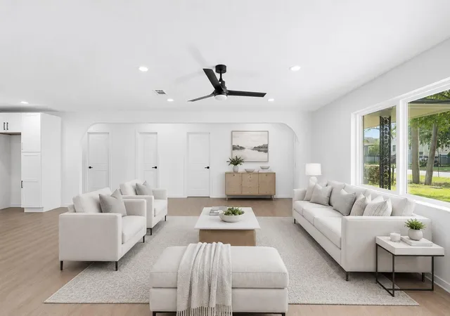 2nd image of 719 E 40th 1/2 St, Houston, TX 77022 | MLS# 68350214