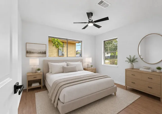 5th image of 719 E 40Th 1/2 St, Houston, TX 77022 | MLS# 68350214